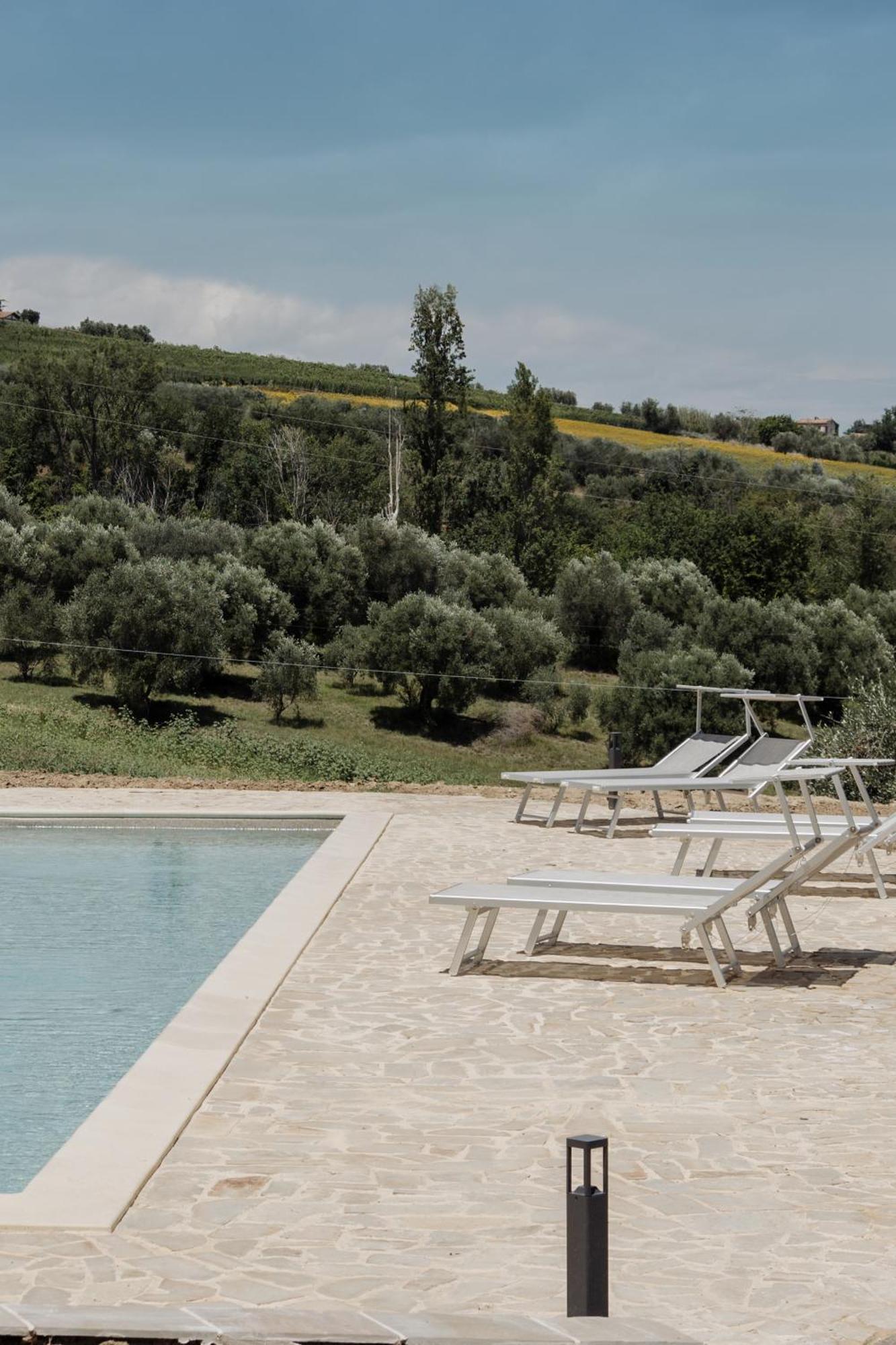 Agriturismo Qui Voglio Monte Roberto Екстер'єр фото